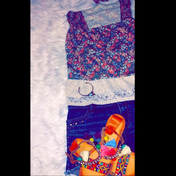 Decree floral halter top, Size M - Picture 3 of 3